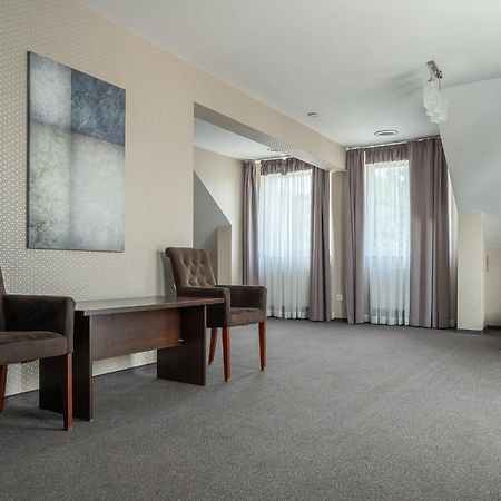 Hotel Cztery Pory Roku Glogow Malopolski Bagian luar foto