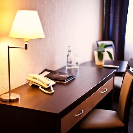Hotel Cztery Pory Roku Glogow Malopolski Bagian luar foto