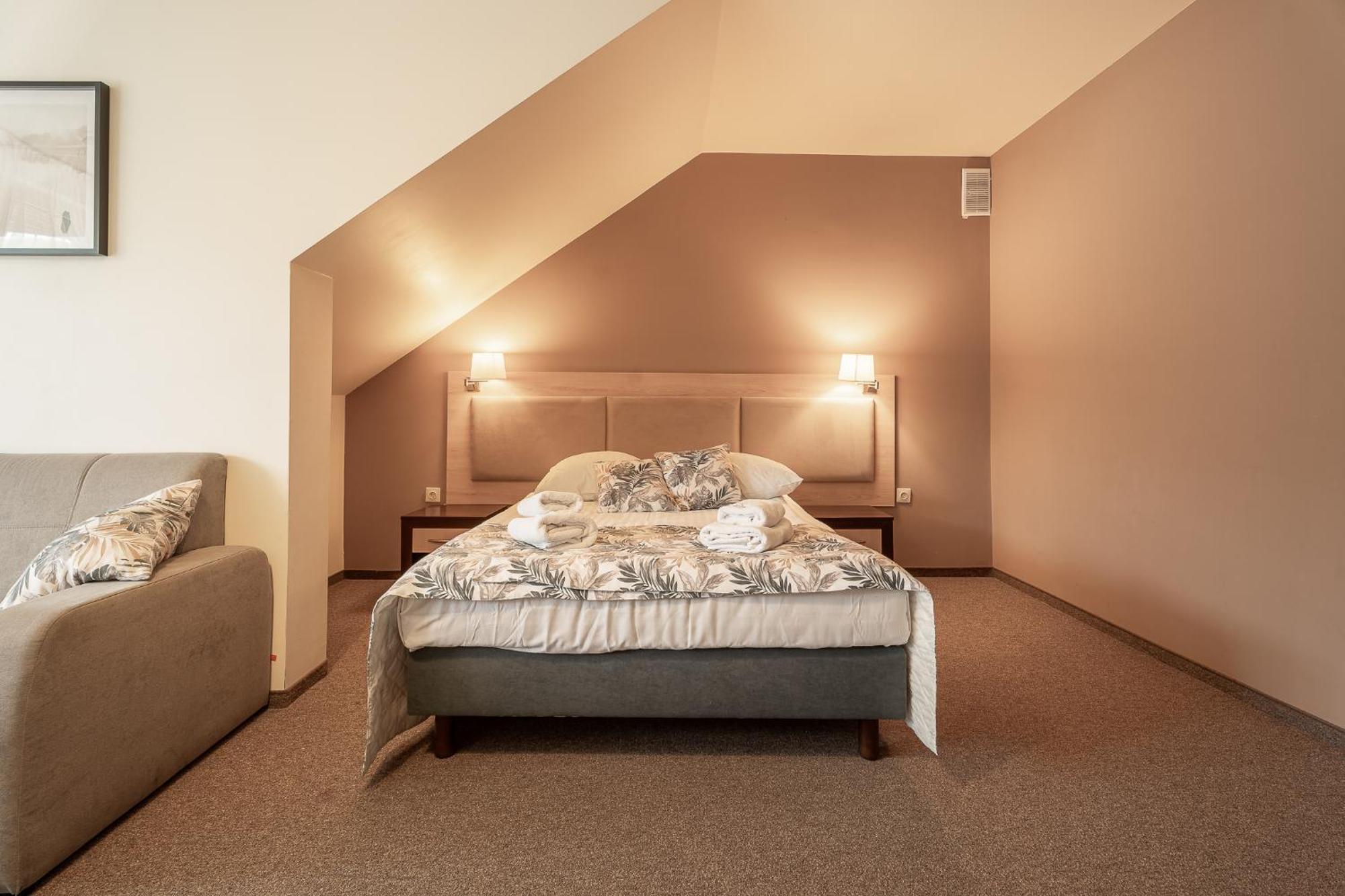 Hotel Cztery Pory Roku Glogow Malopolski Bagian luar foto