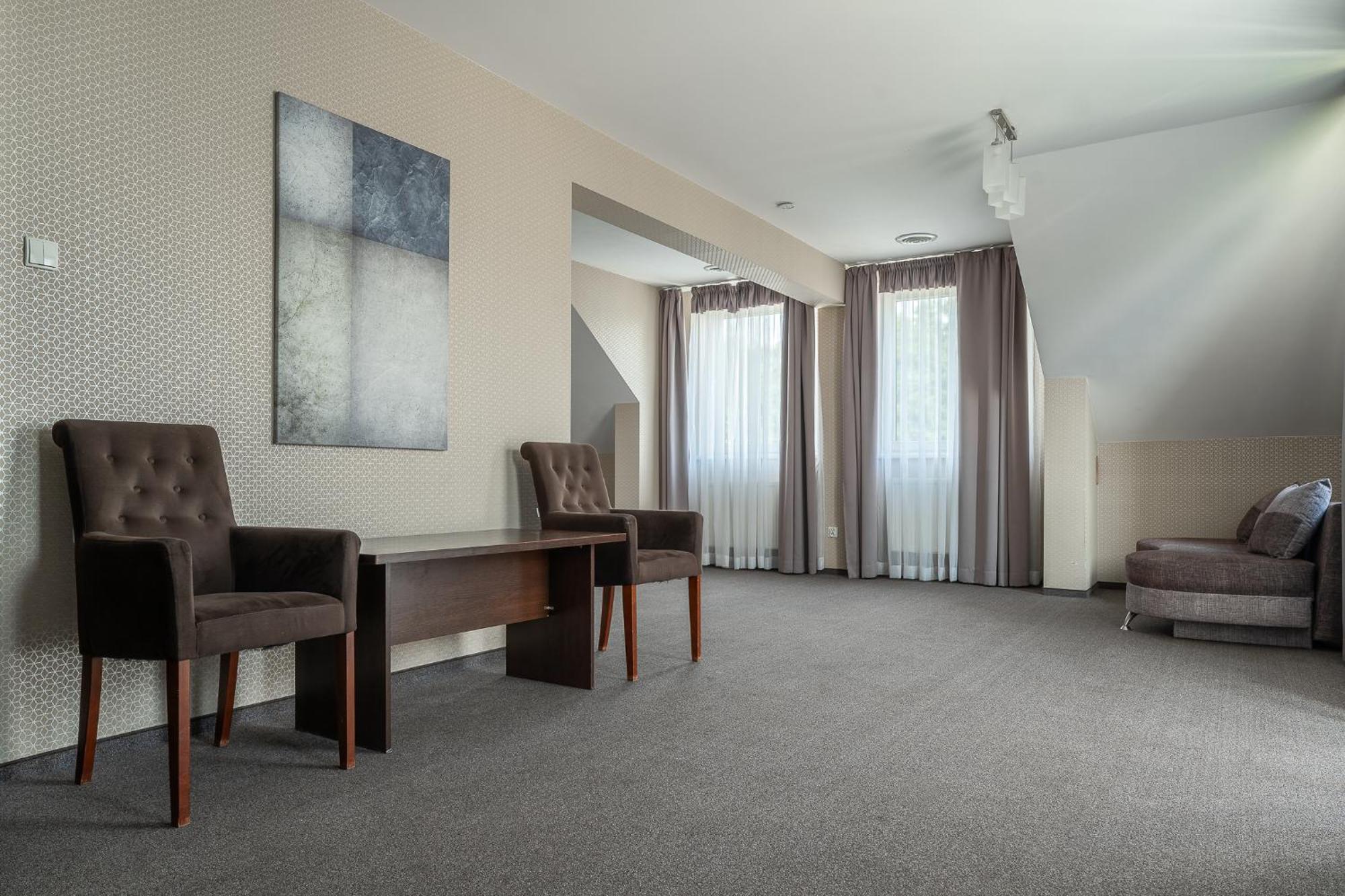 Hotel Cztery Pory Roku Glogow Malopolski Bagian luar foto