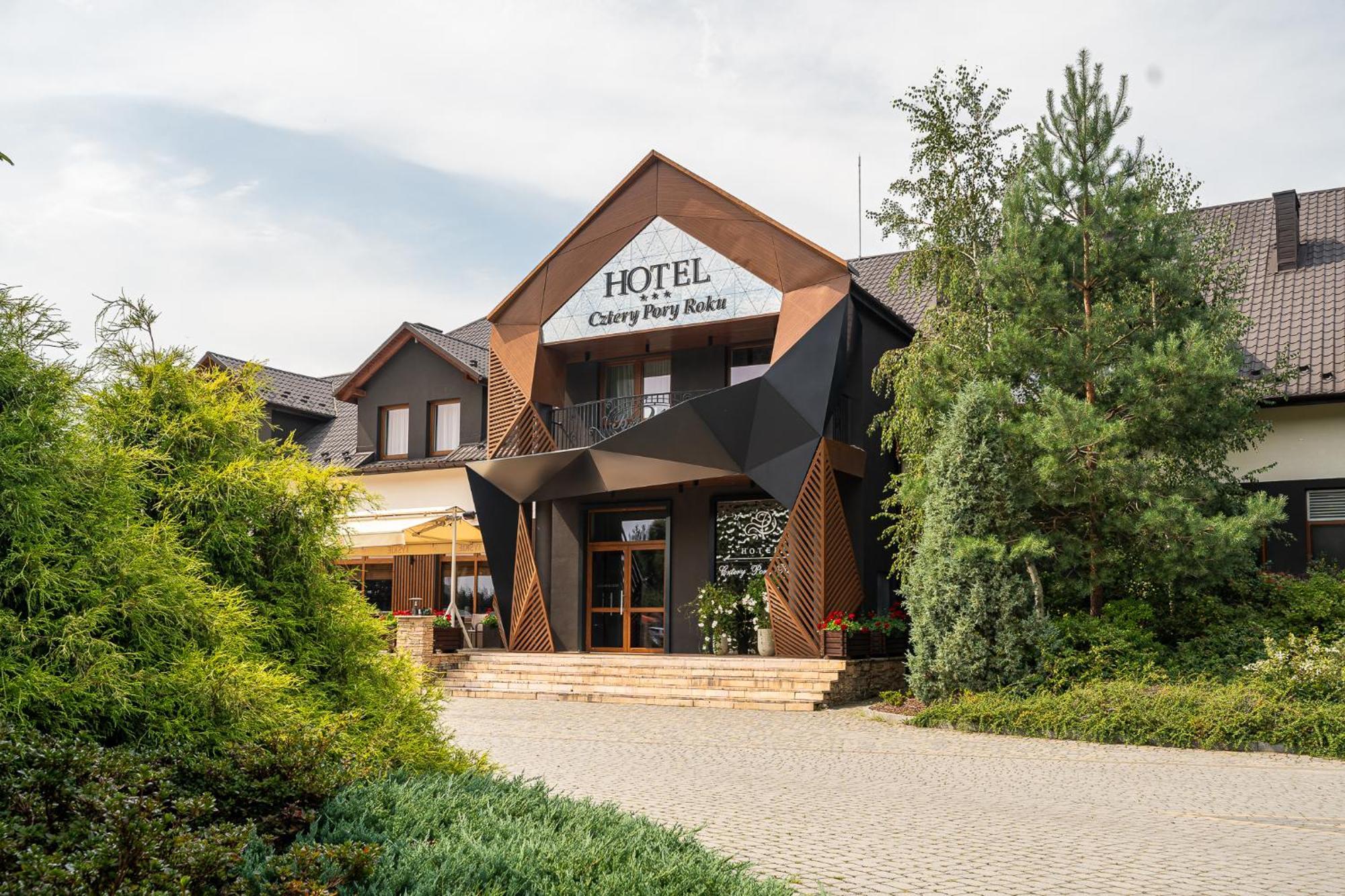 Hotel Cztery Pory Roku Glogow Malopolski Bagian luar foto
