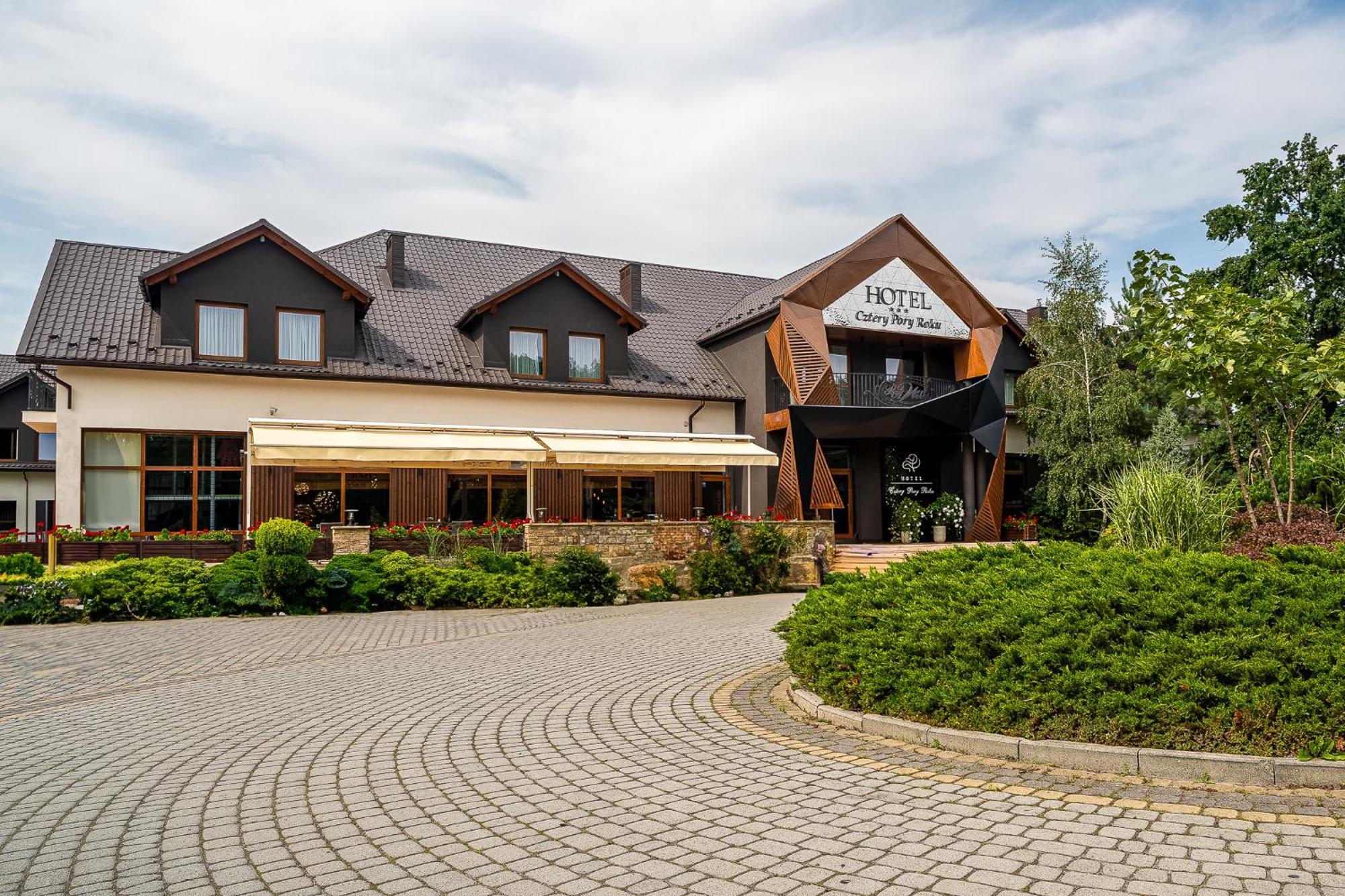 Hotel Cztery Pory Roku Glogow Malopolski Bagian luar foto