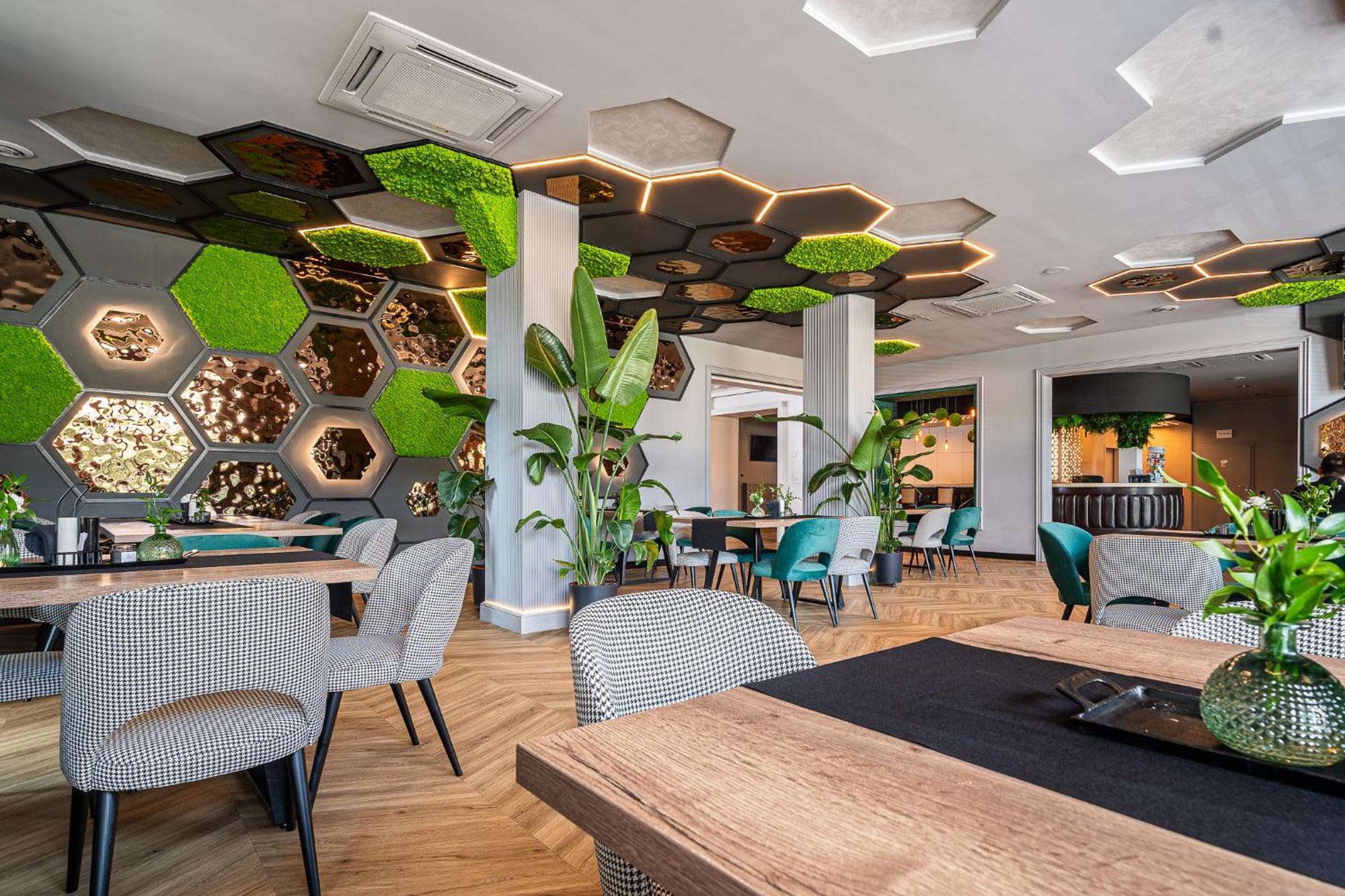 Hotel Cztery Pory Roku Glogow Malopolski Bagian luar foto