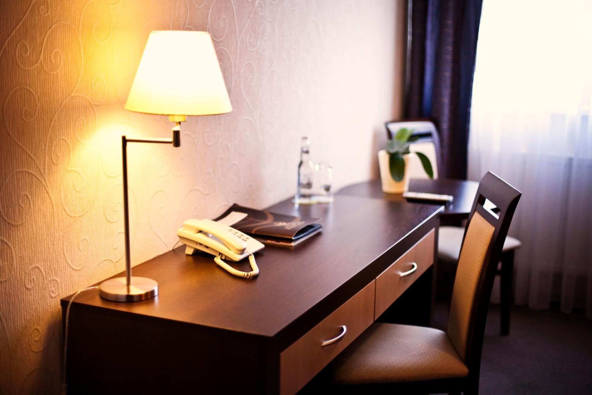 Hotel Cztery Pory Roku Glogow Malopolski Bagian luar foto